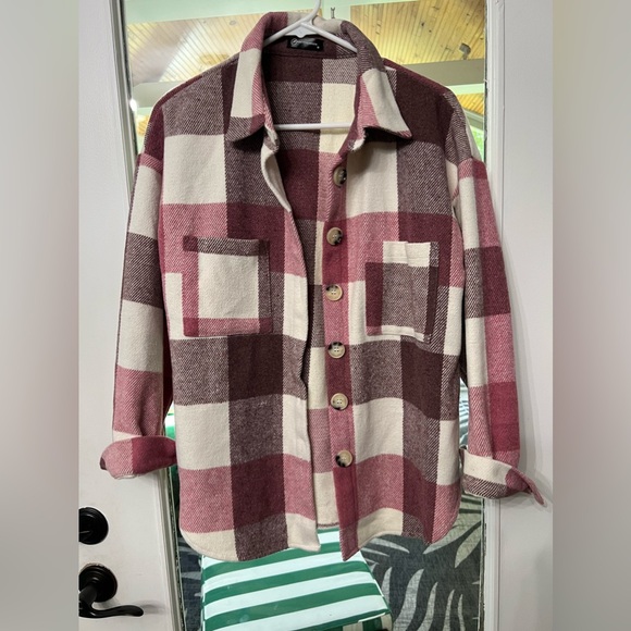 Jackets & Blazers - 🍁💕WOMEN’S SHACKET💕🍁PINK PLAID SIZE MEDIUM
